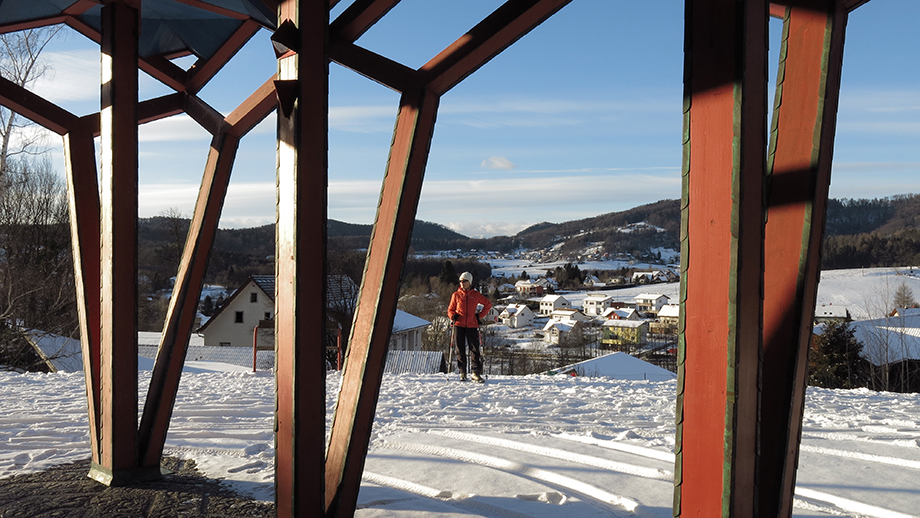 Thal (460 m), Vorbau an der Jakobuskirche. Foto: ©Auferbauer