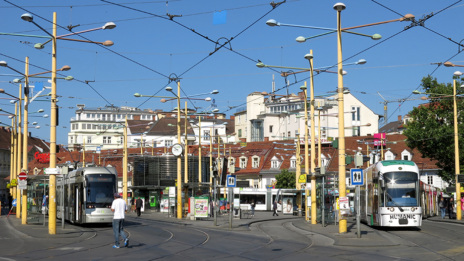 Verkehrsknoten Jakominiplatz, Richtung Gösting mit Stadtbus 40. Foto: ©Auferbauer