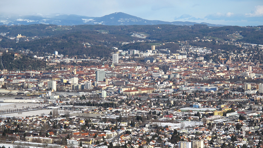 Stadtblick, Richtung Leechwald, vom Buchkogel (656 m). Foto: ©Auferbauer