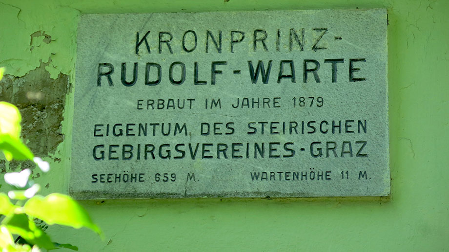 Buchkogel (656 m), Gedenktafel an Rudolfswarte. Foto: ©Auferbauer