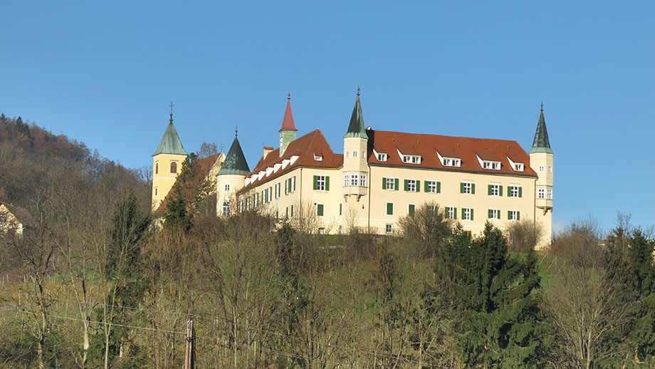 Welch schöner Wegpunkt am Spaziergang-Anfang, St. Martin. Foto: ©Auferbauer