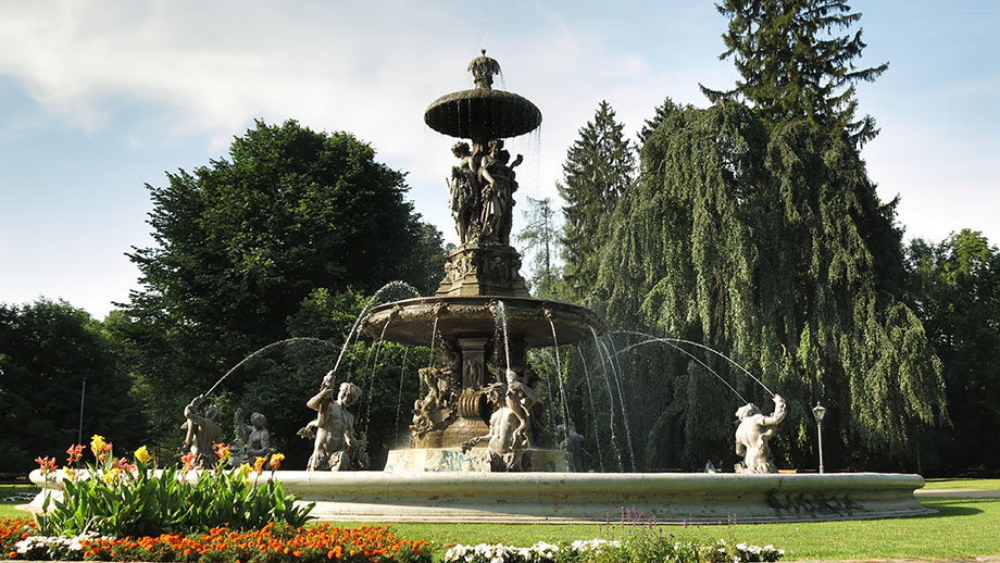 Stadtparkbrunnen, offiziell benannt Franz-Joseph-Brunnen, in Betrieb genommen am 4. Oktober 1874, dem Namenstag des Kaisers Franz Joseph I. Foto: ©Auferbauer