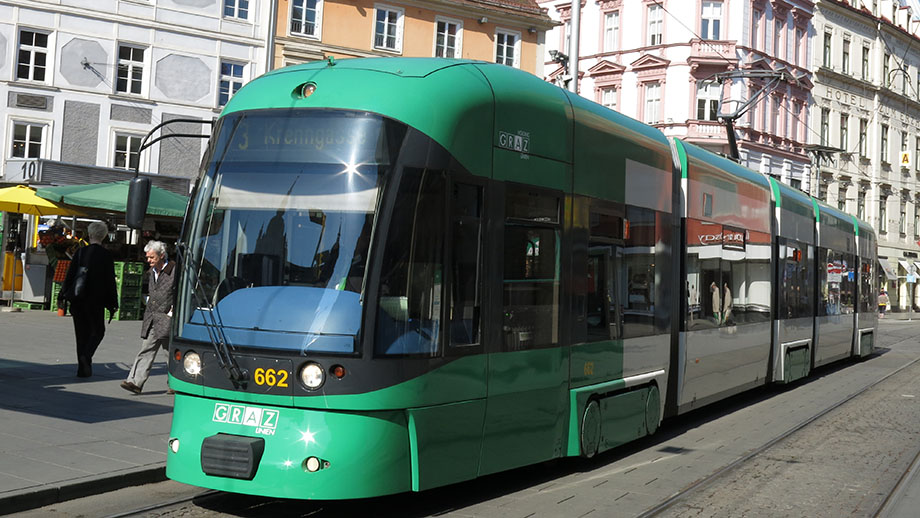 Graz Linien, alle sechs Straßenbahnlinen queren auch den Hauptplatz. Foto: ©Auferbauer