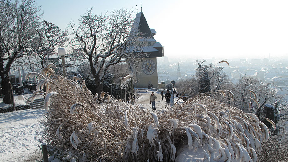 Welch eine gute Idee, zur Winter-Sonnenwende den Schloßberg aufzusuchen. Foto: ©Auferbauer