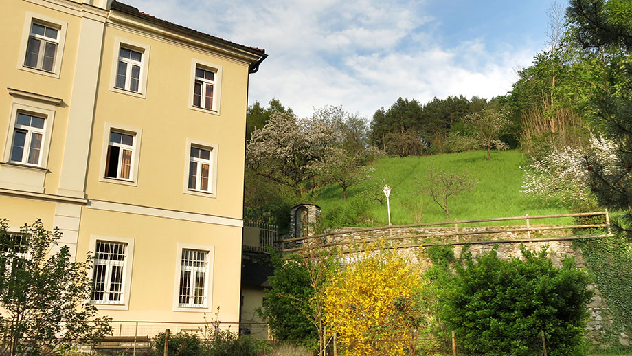 An der Grabenstraße, Karmeliterkloster und Kreuzweg. Foto: ©Auferbauer