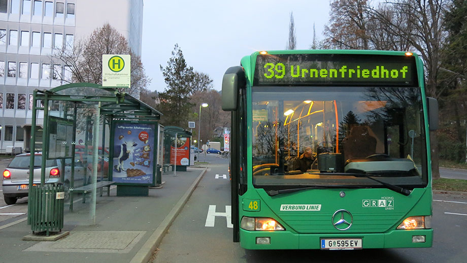 Rückfahrt, ab der Wirtschaftskammer mit dem Stadtbus 39 in Richtung Stadtzentrum. Foto: ©Auferbauer