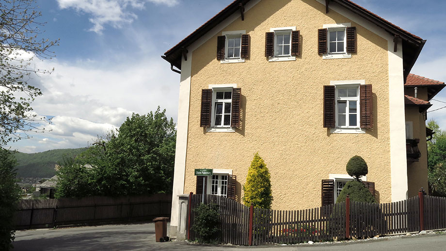 Das ehemalige Gasthaus Zur Rose, Kreuzung Quellengasse, Oberer Plattenweg. Foto: ©Auferbauer