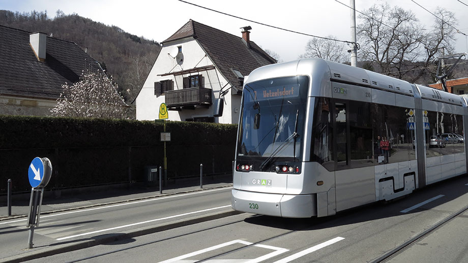 Am Spaziergang-Endpunkt, Haltestelle Baierdorf, Graz Linien, Straßenbahnlinie 7 (Richtung Wetzelsdorf). Foto: ©Auferbauer