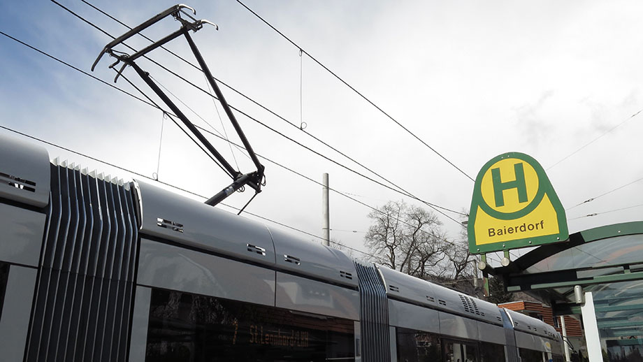 Am Spaziergang-Endpunkt, Haltestelle Baierdorf, Graz Linien, Straßenbahnlinie 7 (Richtung St. Leonhard). Foto: ©Auferbauer