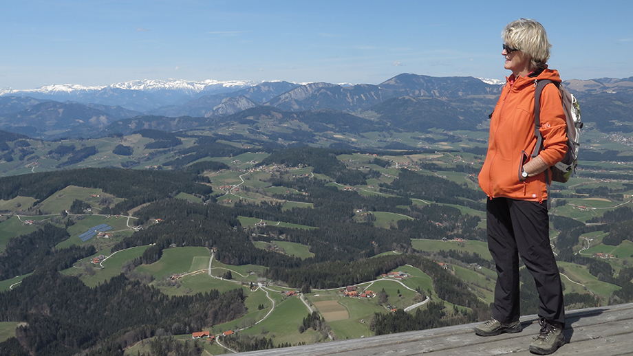 Ausblick vom Schöckl-Westgipfel (1442 m) Richtung Hochschwab (2277 m) und Hochlantsch (1720 m). Foto: ©Auferbauer
