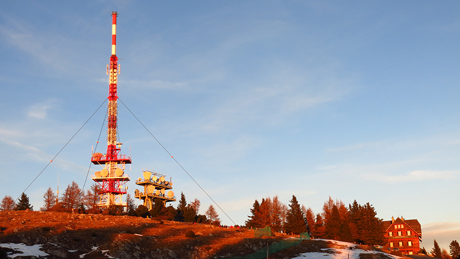 Visueller Dual auf dem Schöckl: Sender und Stubenberghaus. Foto: ©Auferbauer