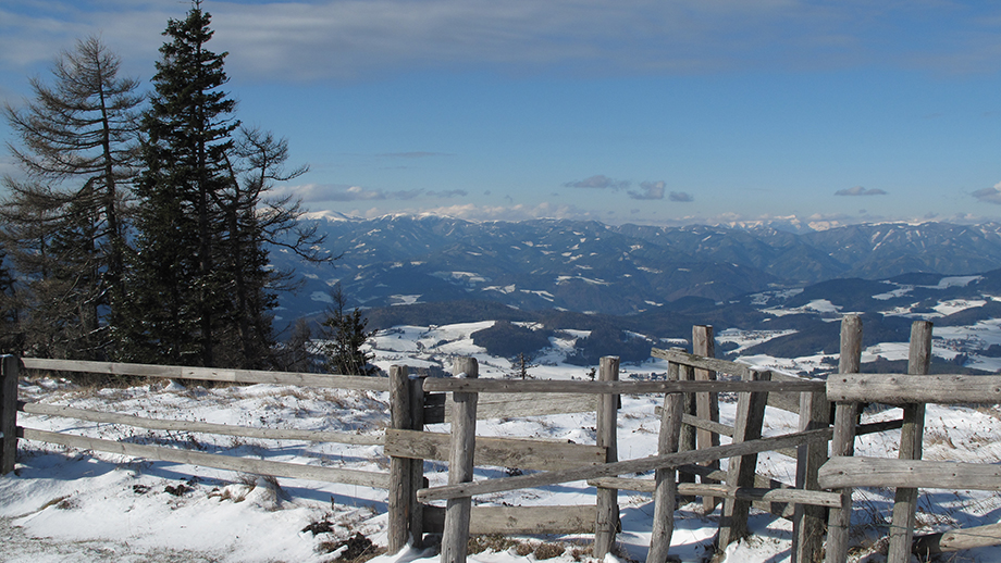 Der Durchlass nahe am Schöckl-Gipfelkreuz. Foto: ©Auferbauer