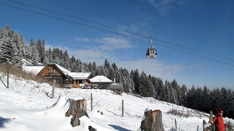 Ohne Halt bergwärts, Schöckl-Seilbahn über der Halterhütte. Foto: ©Auferbauer