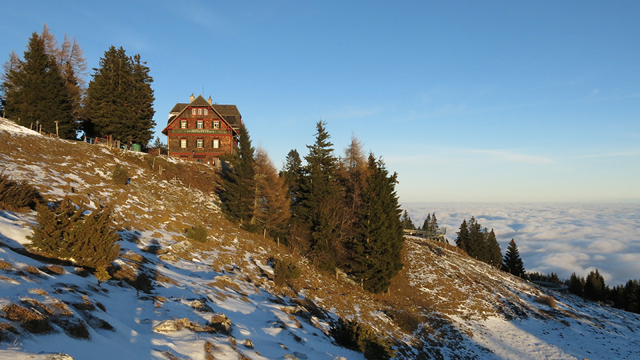 Gewährt seit 125 Jahren Schutz  vor Wind und Wetter auf dem Schöckel, das Stubenberghaus (1430 m). Foto: ©Auferbauer