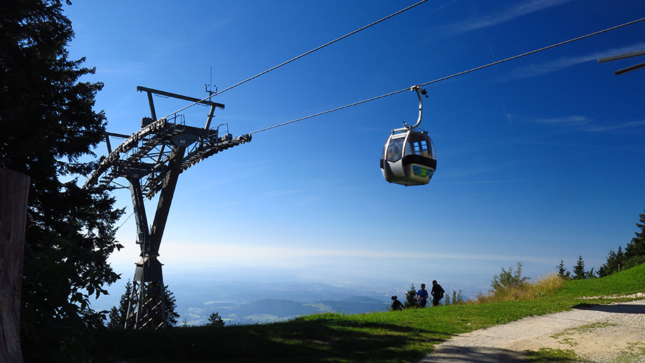 Aus dem Tal auf den Schöckl gondeln. Foto: ©Auferbauer