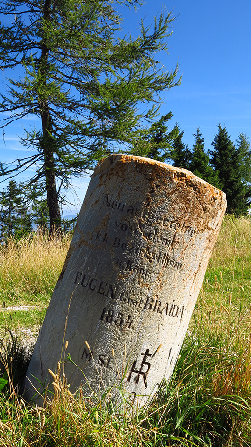 Historisch: der Schöckl-Gipfelstein (1445 m). Foto: ©Auferbauer