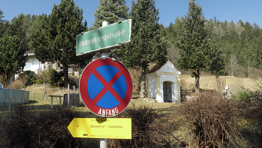 Weggabel am Scheiklkreuz (732 m). Foto: ©Auferbauer