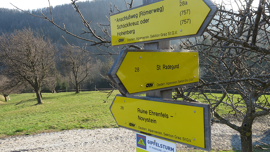 St. Radegund Klamm, Ehrenfelsstraße, Weggabel nahe Gehöft Hansbauer. Foto: ©Auferbauer