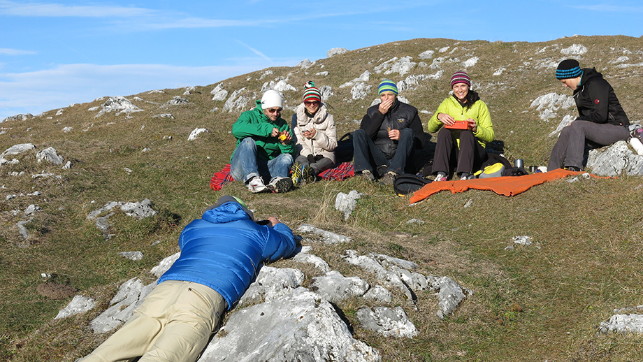 Freundschaftsdienst am Schöcklkopf (1423 m), hiermit ist auch der Fotograf im Bild. Foto: ©Auferbauer