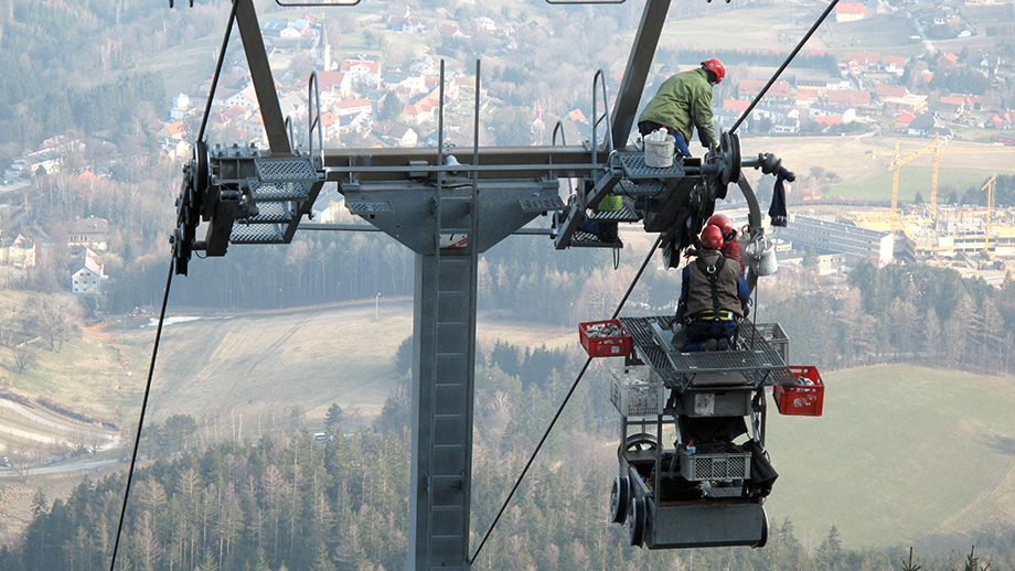 Schöckl-Seilbahn, Revision an der Stütze Nr. 7. Foto: ©Auferbauer