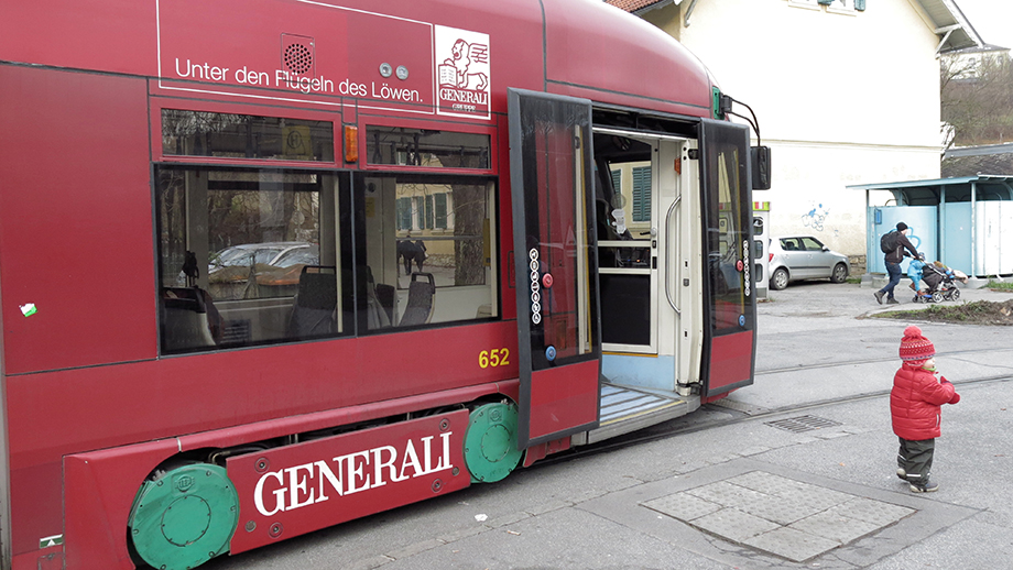 Die Straßenbahn (Linie 1) wendet in Mariatrost (Linie 1). Foto: ©Auferbauer