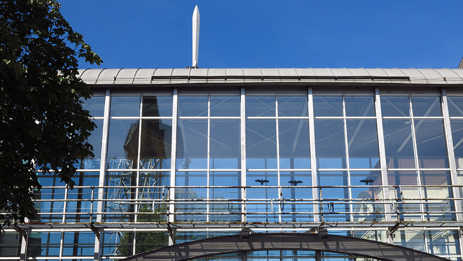 Kaiser-Josef-Platz, Lichtschwert, Opernhaus. Foto: ©Auferbauer