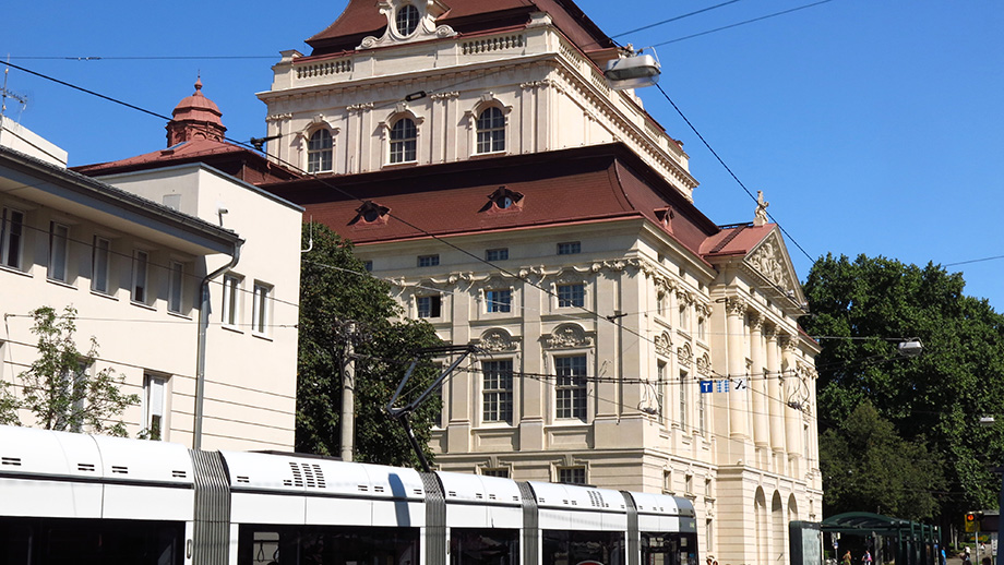 Opernhaus, am Kaiser-Josef-Platz. Foto: ©Auferbauer