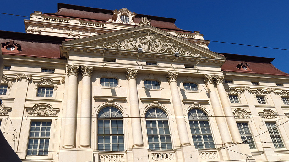 Opernhaus, am Kaiser-Josef-Platz. Foto: ©Auferbauer