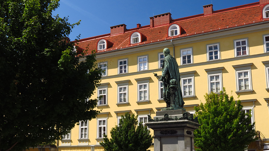 Freiheitsplatz, Kaiser-Franz-Denkmal. Foto: ©Auferbauer