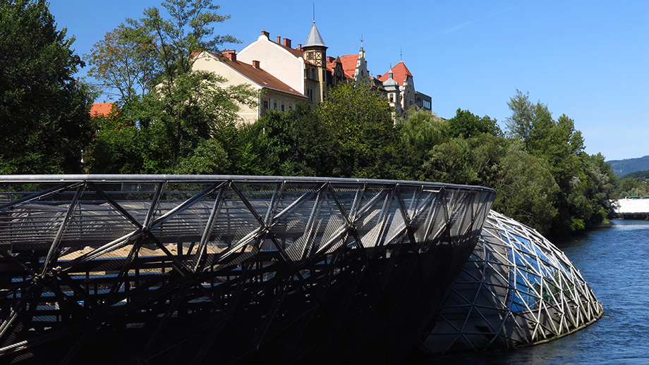 Mur-Insel und Nürnberger Haus. Foto: ©Auferbauer