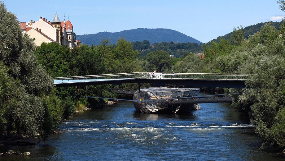 Von der Erzherzog-Johann-Brücke zu Erich-Edegger-Steg, Murinsel, Nürnberger Haus. Foto: ©Auferbauer
