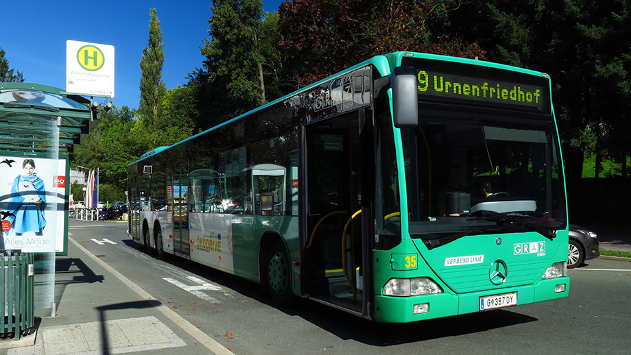 Graz Linien, Stadtbus 39 an Haltestelle Wirtschaftkammer. Foto: ©Auferbauer