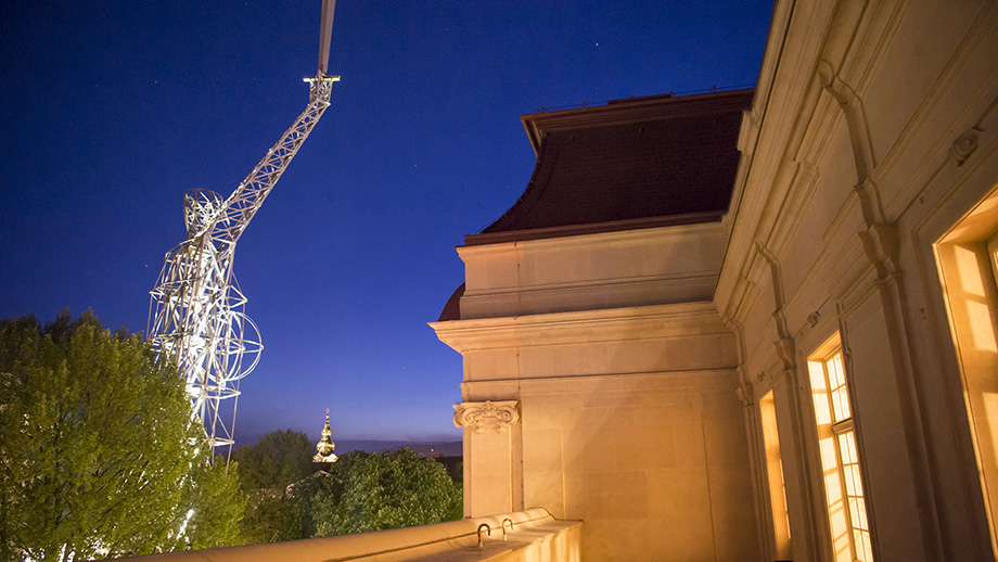 "Klanglicht", eine Licht- und Klanginstallation vor der Oper, dem Schauspielhaus und am Freiheitsplatz