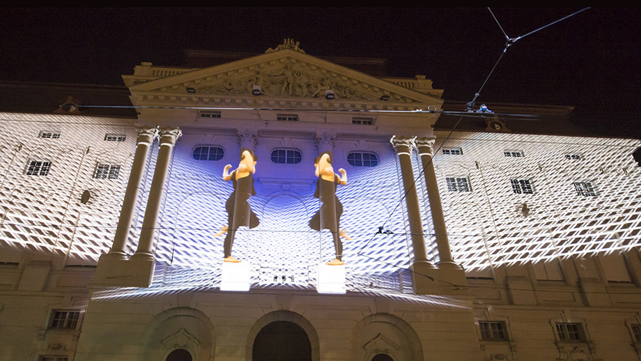 "Klanglicht", eine Licht- und Klanginstallation vor der Oper, dem Schauspielhaus und am Freiheitsplatz