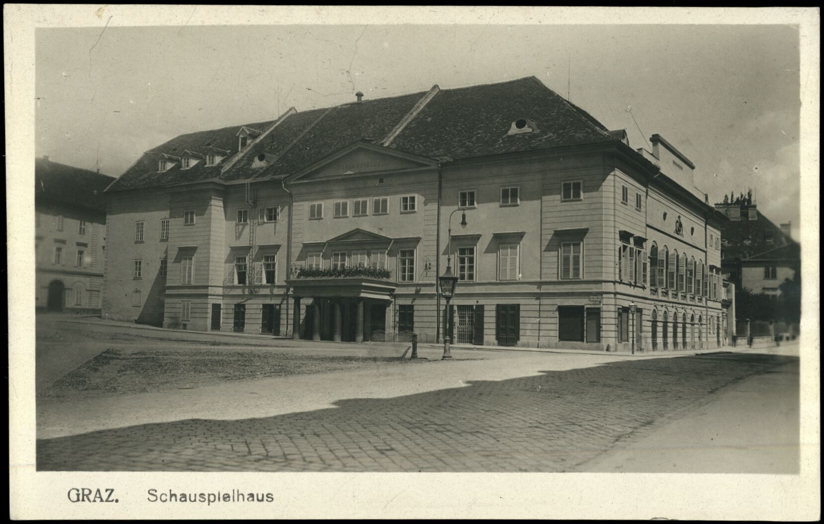 Graz, Schauspielhaus; 1926; Österreichische Nationalbibliothek. Ansichtskarten online. httpdata.onb.ac.atAKONAK064_108