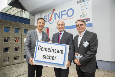 Bürgermeister Siegfried Nagl, Innenminister Wolfgang Sobotka und Werner Miedl von der Polizei eröffneten das österreichweit erste Sicherheitsinformationszentrum (v. l.). © Stadt Graz/Fischer Bürgermeister Siegfried Nagl, Innenminister Wolfgang Sobotka und Werner Miedl von der Polizei eröffneten das österreichweit erste Sicherheitsinformationszentrum (v. l.). © Stadt Graz/Fischer