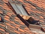 Geöffnete Dachluken laden Tauben zum Nisten ein; hier ebenfalls am Jakominiplatz. © Stadt Graz Geöffnete Dachluken laden Tauben zum Nisten ein; hier ebenfalls am Jakominiplatz.