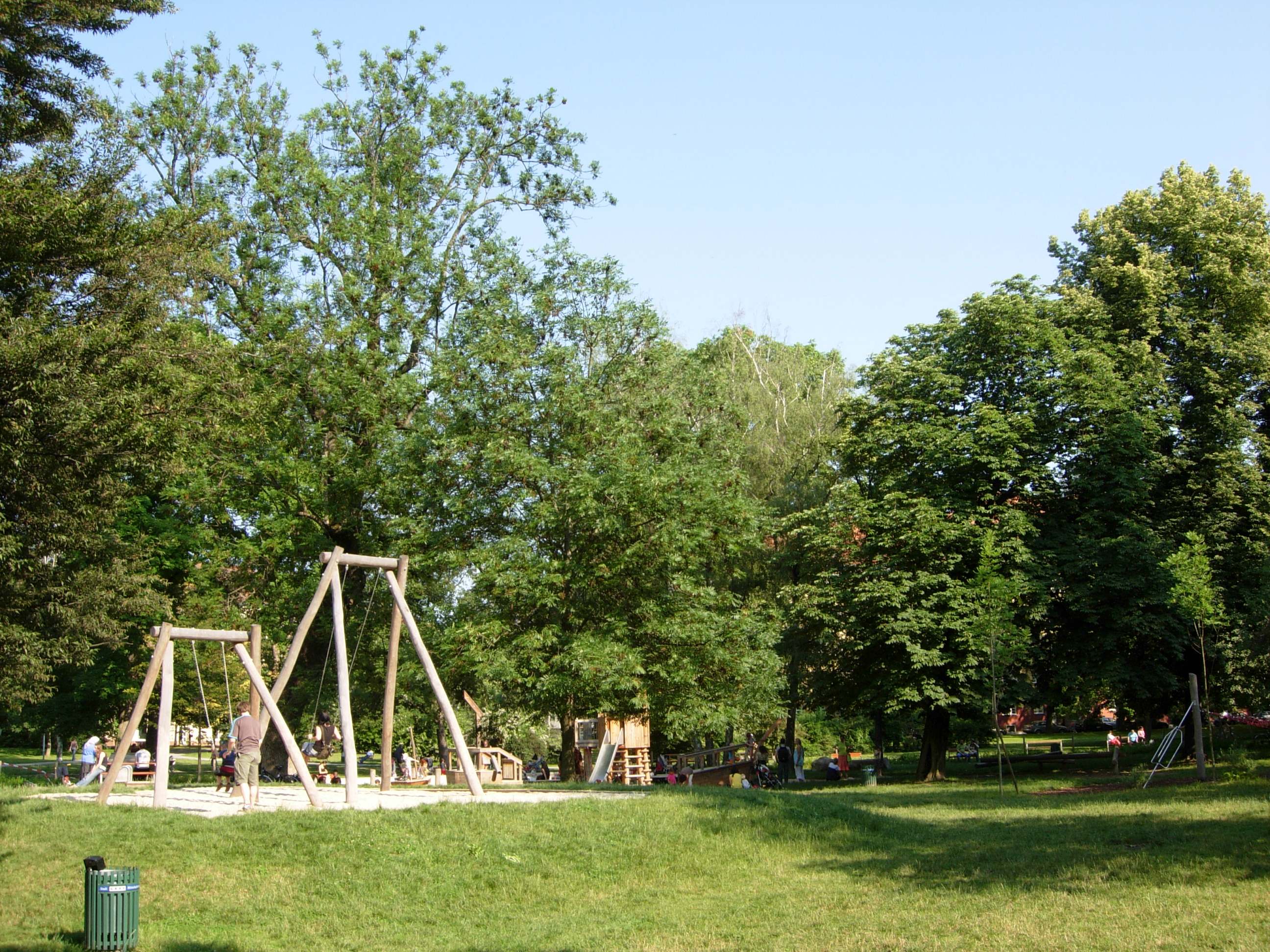 Schaukeln im Augarten. Foto: Stadt Graz, Grünraum&Gewässer