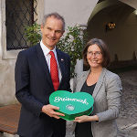 Zum Abschied überreichte Elke Kahr dem Botschafter eine Steiermark-Torte.