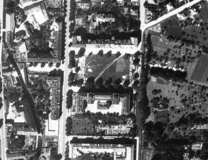 (Bildflug 1945 | Ausschnitt Luftbild 4020 | Bereich Hasnerplatz) © NARA RG 342-FH-3A-A4891 (Bildflug 1945 | Ausschnitt Luftbild 4020 | Bereich Hasnerplatz)
