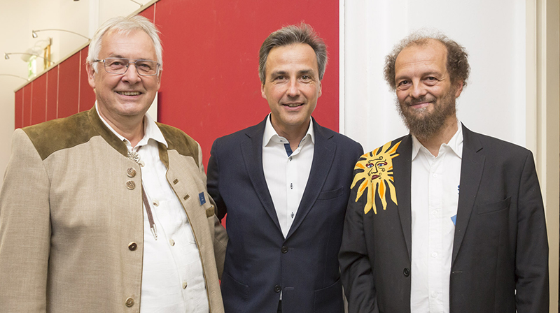 Bgm. Siegfried Nagl (M.) gratulierte Franz Radovic und Christian Holter (r.) zum 25-Jahr-Jubiläum der Fa. Solid. © Stadt Graz/Fischer Bgm. Siegfried Nagl (M.) gratulierte Franz Radovic und Christian Holter (r.) zum 25-Jahr-Jubiläum der Fa. Solid. © Stadt Graz/Fischer