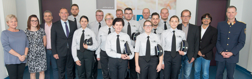 12 neue OrdnungswächterInnen für Graz: Feierliche Angelobung mit (v. r.) Hofrat Helmut Richter, Landespolizeidirektion, Dr. Markus Nistler (Stadt Graz; Ausbildner), Sicherheitsmanager Mag. Wolfgang Hübel, Bgm.-Stv. Mag. (FH) Mario Eustacchio und GPS-Geschäftsführer Alexander Lozinsek. © Stadt Graz/Fischer 12 neue OrdnungswächterInnen für Graz: Feierliche Angelobung mit (v. r.) Hofrat Helmut Richter, Landespolizeidirektion, Dr. Markus Nistler (Stadt Graz; Ausbildner), Sicherheitsmanager Mag. Wolfgang Hübel, Bgm.-Stv. Mag. (FH) Mario Eustacchio und GPS-Geschäftsführer Alexander Lozinsek. © Stadt Graz/Fischer