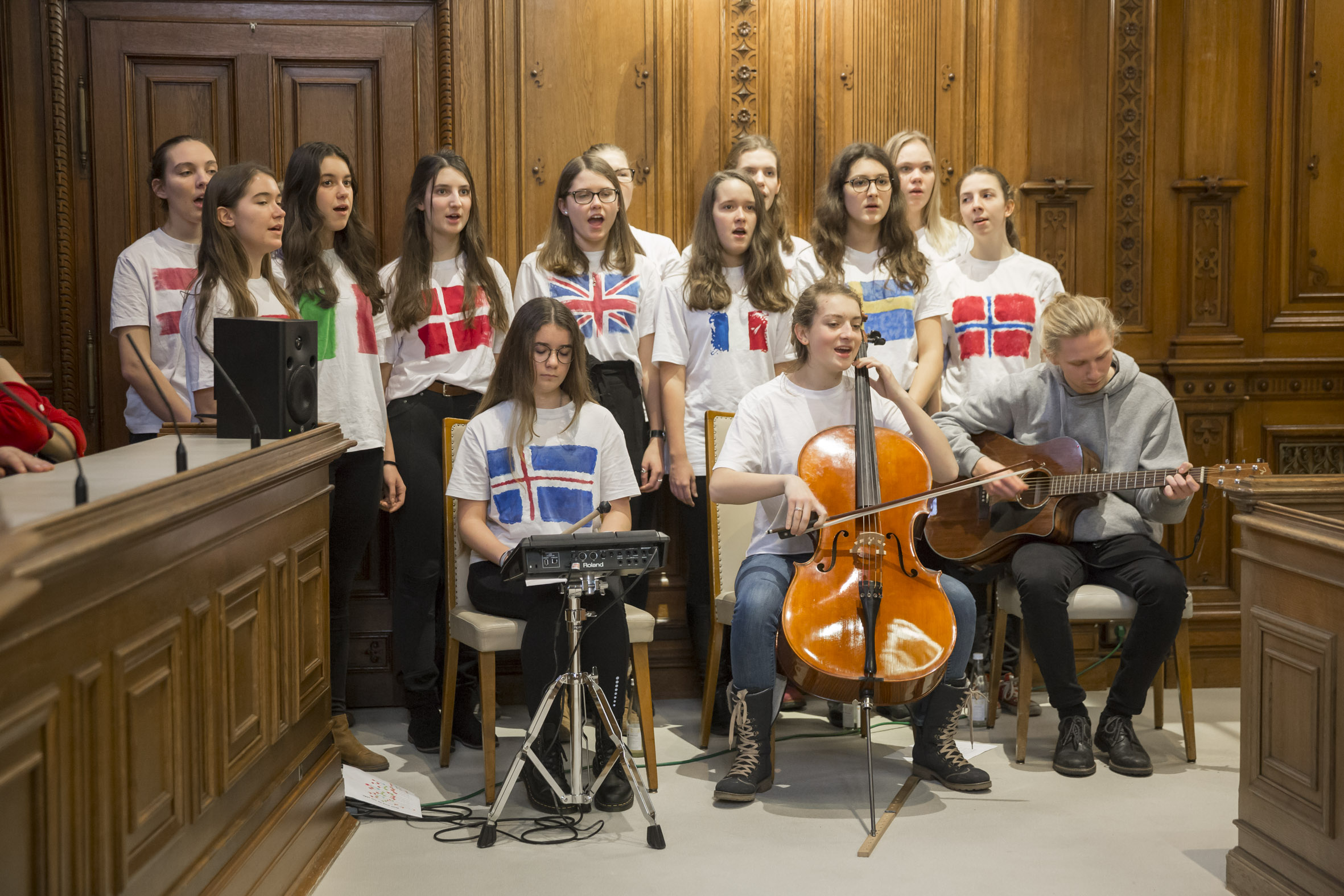 Sorgten für eine stimmungsvolle musikalische Umrahmung der Feierstunde: Der Schülerinnen-Chor des BG Dreihackengasse. © Stadt Graz/Foto Fischer Sorgten für eine stimmungsvolle musikalische Umrahmung der Feierstunde: Der Schülerinnen-Chor des BG Dreihackengasse. © Stadt Graz/Foto Fischer