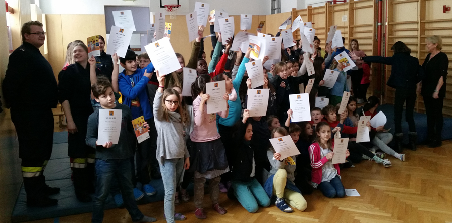 Sie hatten viel Spaß und haben viel gelernt: Die Viertklässler der Volksschule Geidorf sind nun "Junior Coaches." © Foto: Stadt Graz/Sicherheitsmanagement Sie hatten viel Spaß und haben viel gelernt: Die Viertklässler der Volksschule Geidorf sind nun "Junior Coaches." © Foto: Stadt Graz/Sicherheitsmanagement