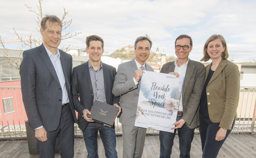 Tragen einer modernen Arbeitswelt Rechnung: ICG-Managing-Partner Günter Kradischnig, CO-Gründer von LUMA Enlite, Florian Schneebauer, Bürgermeister Siegfried Nagl, Cocoquadrat-GF Wolfgang Bretschko und Landesrätin Barbara Eibinger-Miedl (v. l.). © Stadt Graz/Fischer Tragen einer modernen Arbeitswelt Rechnung: ICG-Managing-Partner Günter Kradischnig, CO-Gründer von LUMA Enlite, Florian Schneebauer, Bürgermeister Siegfried Nagl, Cocoquadrat-GF Wolfgang Bretschko und Landesrätin Barbara Eibinger-Miedl (v. l.). © Stadt Graz/Fischer