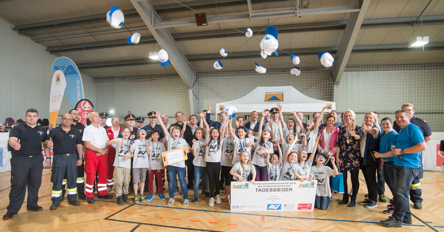 Sieger! Die 4m der Volksschule Ferdinandeum gewann die "Kindersicherheitsolympiade 2018" in Graz. © Stadt Graz/Fischer Sieger! Die 4m der Volksschule Ferdinandeum gewann die "Kindersicherheitsolympiade 2018" in Graz. © Stadt Graz/Fischer