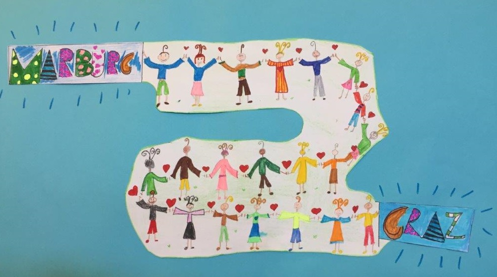 Die Kinder hatten zahlreiche Kunstwerke gestaltet, die sie ins Rathaus mitbrachten.