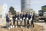 v.l.n.r.: BV Krainer, Gemeinderat Piffl-Percevic, Abteilungsleiterin Abteilung für Immobilien Peer, Stadtrat Hohensinner, Stadtrat Riegler, Architektin Zahn, Stadtbaudirektor Werle und Abteilungsvorstand Fürntratt © Foto Fischer v.l.n.r.: BV Krainer, Gemeinderat Piffl-Percevic, Abteilungsleiterin Abteilung für Immobilien Peer, Stadtrat Hohensinner, Stadtrat Riegler, Architektin Zahn, Stadtbaudirektor Werle und Abteilungsvorstand Fürntratt © Foto Fischer