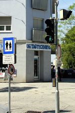 Wer sich unsicher fühlt, kann für die Querung das Grünlicht für FußgängerInnen anfordern. © Stadt Graz/Cagran-Hohl Wer sich unsicher fühlt, kann für die Querung das Grünlicht für FußgängerInnen anfordern.