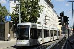 Fährt eine Straßenbahn aus der Nahverkehrsdrehscheibe aus, bleibt die Grünanforderung für FußgängerInnen unterdrückt.